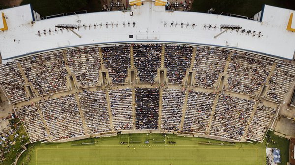 Squat avec haltères versus barre : quelle est la différence?
